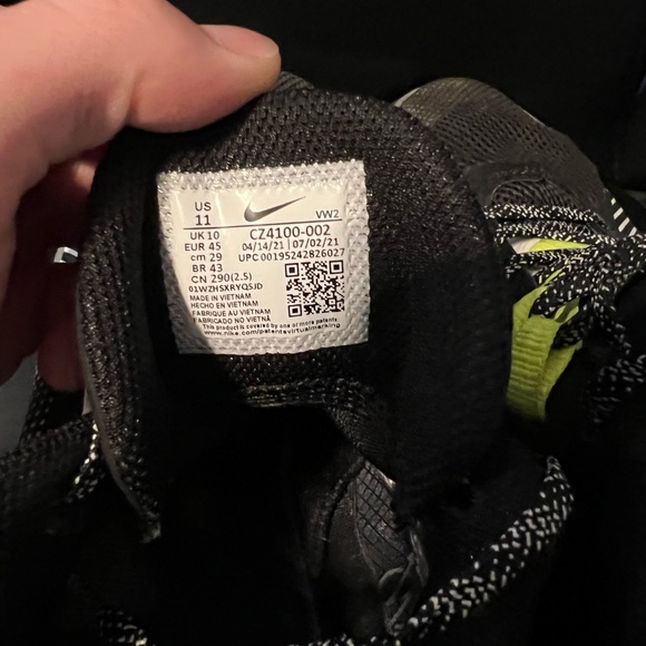 Nike Kyrie Flytrap V5 Basketball Shoes - Picture 5 of 7